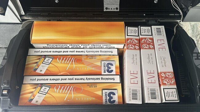 Шуменски полицаи иззеха 5400 къса цигари без бандерол при проверка на автобус, извършващ международен транспорт