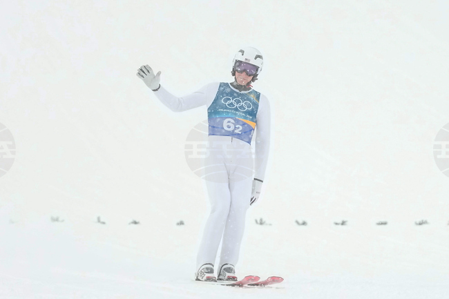 Американец, участник в отборната надпревара в северната комбинация, се размина със сериозен сблъсък при ски скоковете