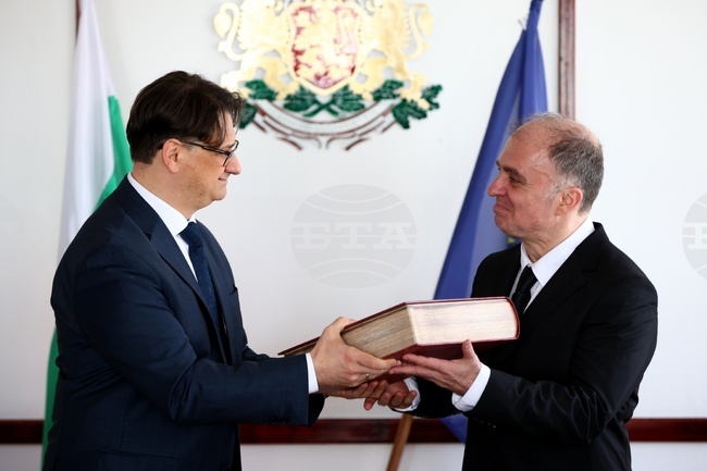 Former Minister of Culture Marian Bachev Hands Over His Post "With Head Held High"