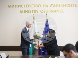 Министерство на финансите - служебен министър - приемане на поста