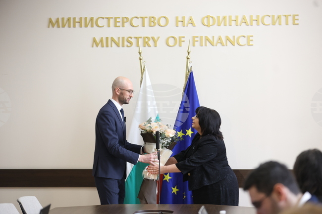 Министерство на финансите - служебен министър - приемане на поста