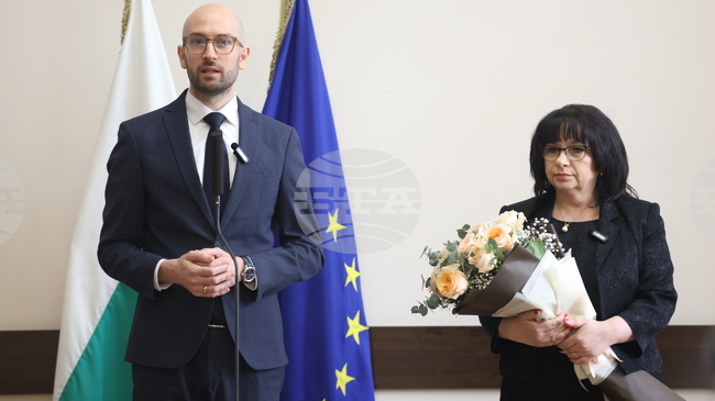 Обезпечаване на изборите, удължаване на закона за бюджета и справедливо разпределение на средствата за общините са трите ни приоритета, каза служебният министър на финансите