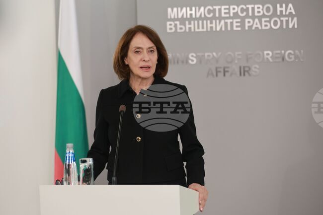 В момента сме в процес на внимателно проучване, каза министър Надежда Нейнски в отговор на въпрос за американски самолети на летище „Васил Левски“