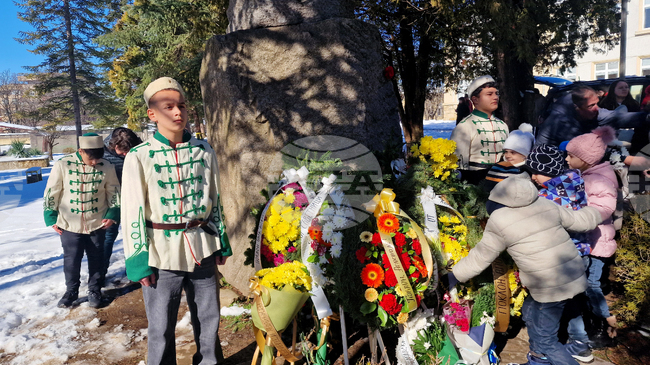 С почетен караул и музикално-поетичен рецитал Разград отбеляза 153 години от гибелта на Левски