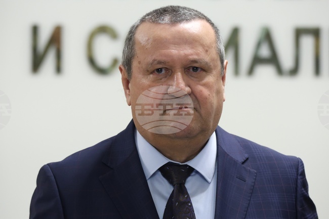 Служебният министър на труда и социалната политика Хасан Адемов разпореди проверка на сигнала за насилие над дете в село Ракево