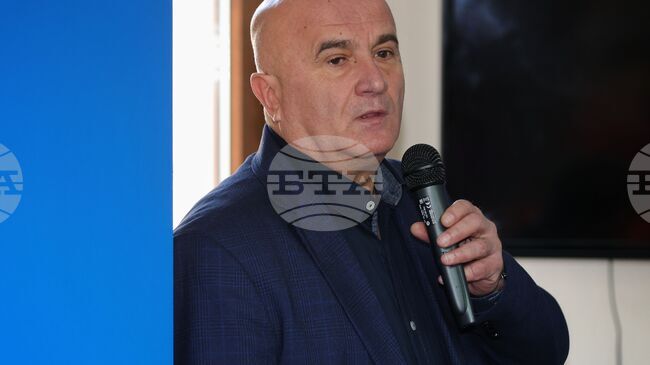 Учениците в Сливен са наследници на славно минало и са „генно заредени с родолюбие“, каза директорът на училище „Христо Ботев“ Денко Делчев