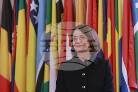 Министерство на външните работи - служебен министър - приемане на поста - Надежда Нейнски