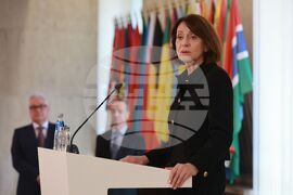 Министерство на външните работи - служебен министър - приемане на поста - Надежда Нейнски