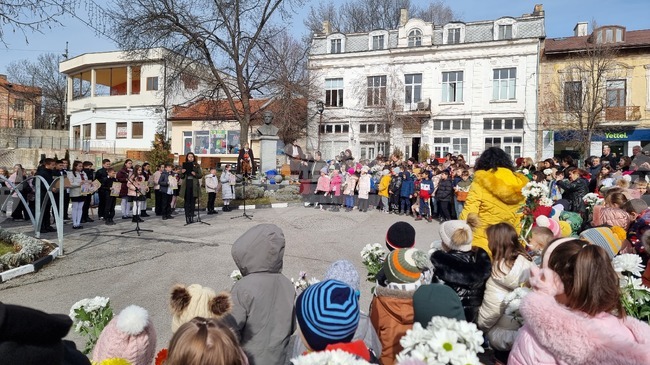 С възпоменателна церемония жителите на Радомир сведоха глави пред паметта на Апостола на свободата Васил Левски