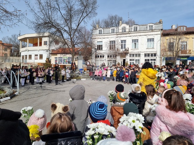 С възпоменателна церемония жителите на Радомир сведоха глави пред паметта на Апостола на свободата Васил Левски