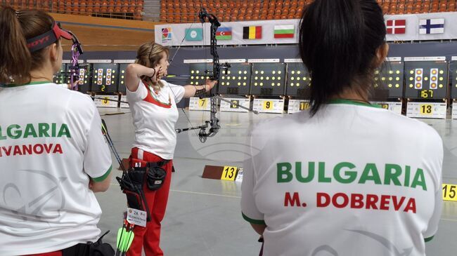 Българският отбор жени компаунд се класира за финал на Европейското първенство по стрелба с лък в зала в Пловдив