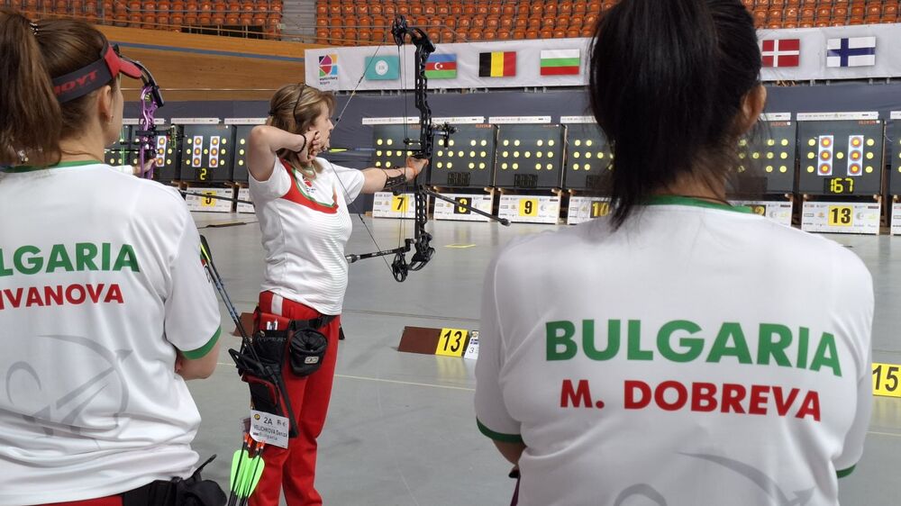 Българският отбор жени компаунд се класира за финал на Европейското първенство по стрелба с лък в зала в Пловдив