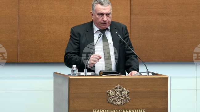 Управлението на доставките за компоненти за АЕЦ „Козлодуй“ става много сложно, каза Иван Андреев в парламента