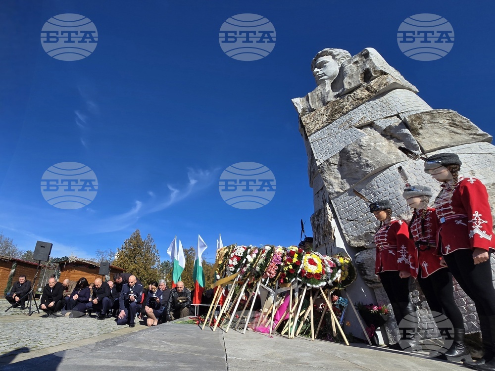 Жители на Кърджали се поклониха пред подвига на Васил Левски и отбелязаха 153 години от гибелта му 
