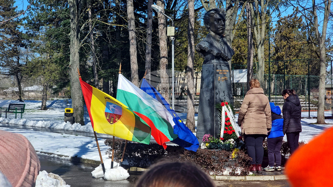 С едноминутно мълчание и поднасяне на венци и цветя Генерал Тошево почете Апостола на Свободата