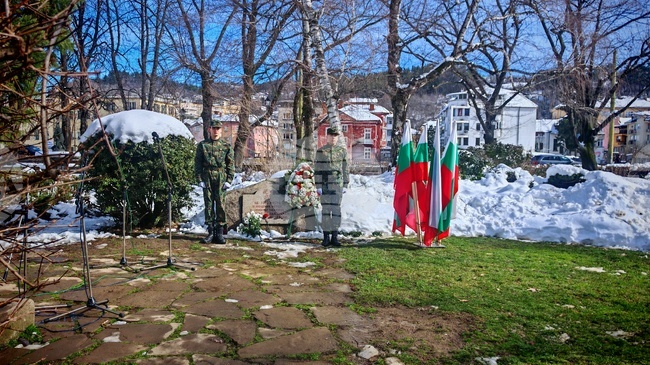 В Габрово отбелязаха годишнината от гибелта на Левски с почетен караул и панихида 