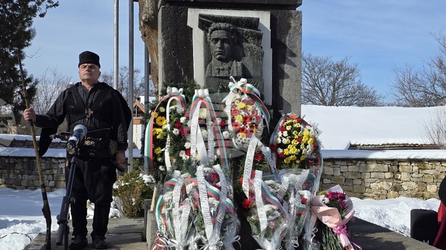 С гражданско поклонение пред паметника на Васил Левски в Къкринското ханче бяха отбелязани 153 години от гибелта на Апостола