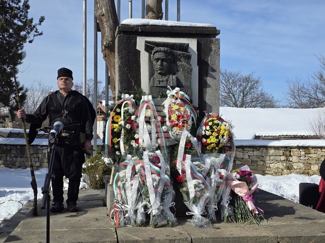 С гражданско поклонение пред паметника на Васил Левски в Къкринското ханче бяха отбелязани 153 години от гибелта на Апостола