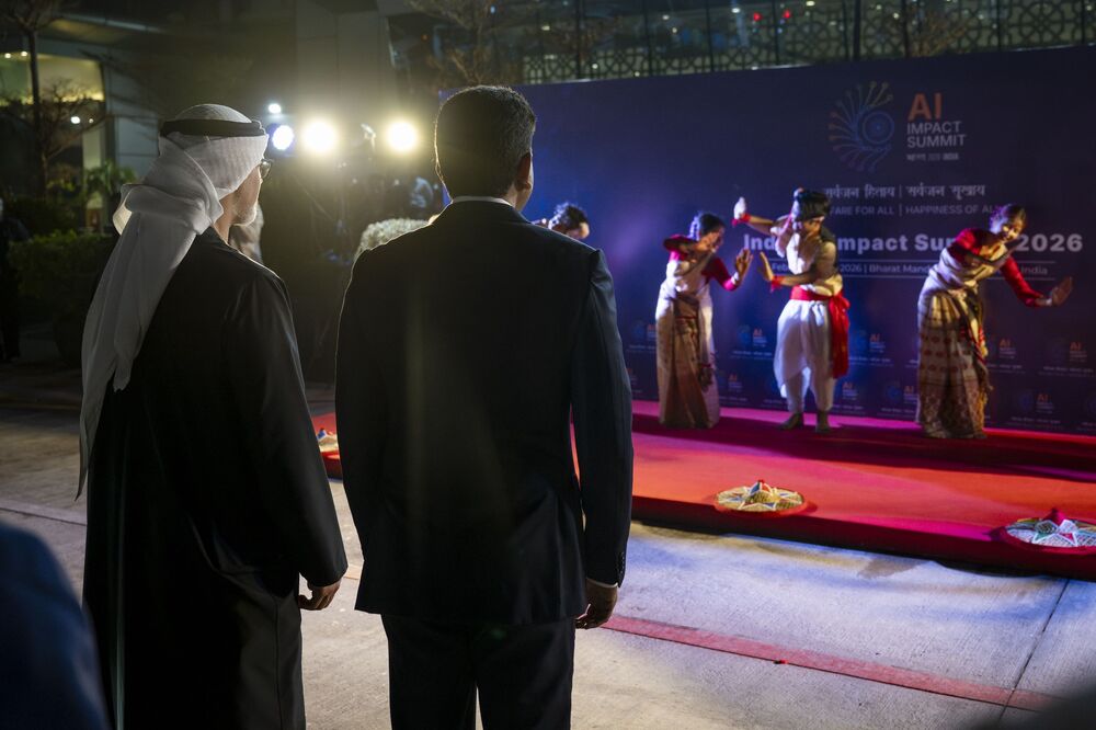 УАМ: Престолонаследникът на Абу Даби пристигна в Делхи за участие в срещата на върха за въздействието на изкуствения интелект 