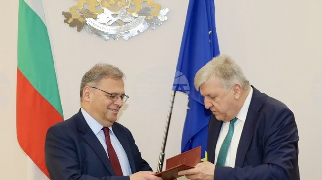 Служебният министър на околната среда и водите Юлиан Попов заяви ангажимент да работи в дух на приемственост 