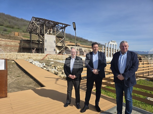 Евродепутати посетиха Петрич, за да разгледат Историческия музей, античния град Хераклея Синтика и да се запознаят с местното винопроизводство