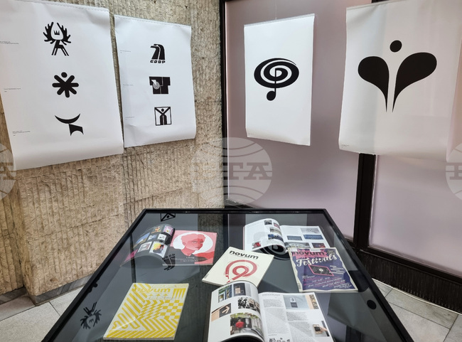 Изложба за полския графичен дизайнер Карол Шливка гостува във Варненската регионална библиотека 