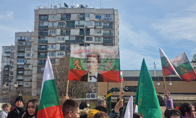 С церемония пред паметника на Васил Левски в Пазарджик бяха почетени 153 години от гибелта му 