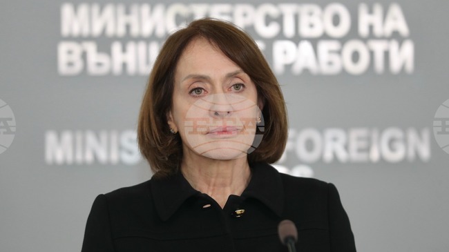 Министър Надежда Нейнски обсъди ситуацията в Близкия изток в разговори с външните министри на Израел, Кувейт, Йордания, както и с колегите си от ЕС 