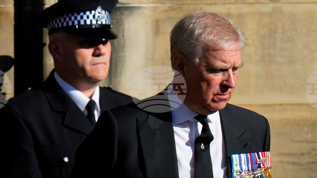 Британските власти продължават да обискират имот, в който е живял Андрю Маунтбатън-Уиндзор