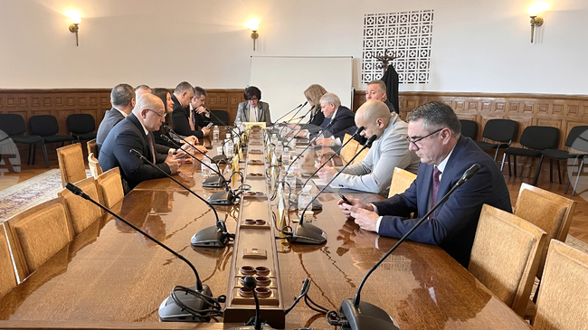 Кандидатите по директните плащания да подават заявления без нужда от квалифициран електронен подпис, прие на първо четене земеделската комисия