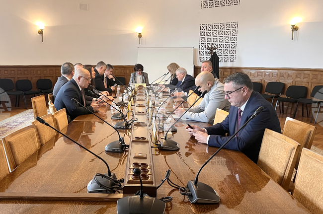 Кандидатите по директните плащания да подават заявления без нужда от квалифициран електронен подпис, прие на първо четене земеделската комисия