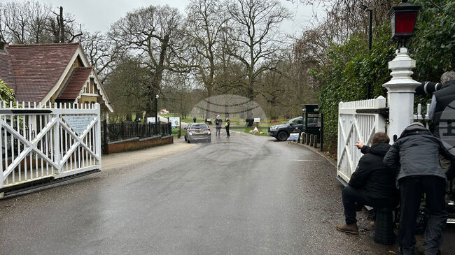 Британската полиция приключи претърсването на бившия дом на брата на крал Чарлз, Андрю