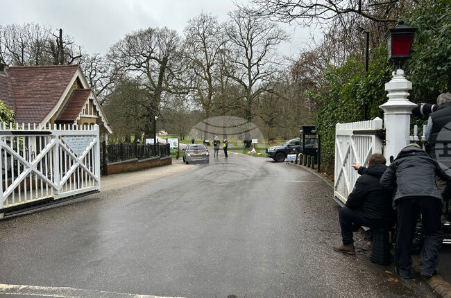 Британската полиция приключи претърсването на бившия дом на брата на крал Чарлз, Андрю