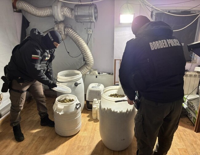 Служители от ГД „Гранична полиция“ разкриха нарколаборатория в софийско село, задържани са двама