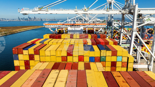 Американските митнически власти спират от вторник събирането на мита, признати за незаконни от Върховния съд