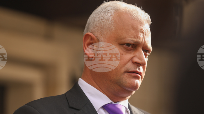 Нямаме информация за опасност за България, заяви служебният вътрешен министър Емил Дечев във връзка с военната ескалация между Израел и Иран