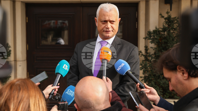 Ще направим всичко да дадем възможност на кадрите на МВР да изпълнят отговорността си за честни избори, каза министър Емил Дечев