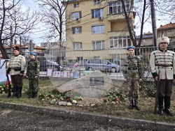 Панагюрище - паметна плоча „Васил Левски“ - почит