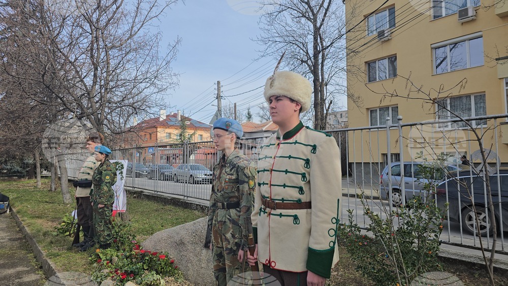 Панагюрище - паметна плоча „Васил Левски“ - почит