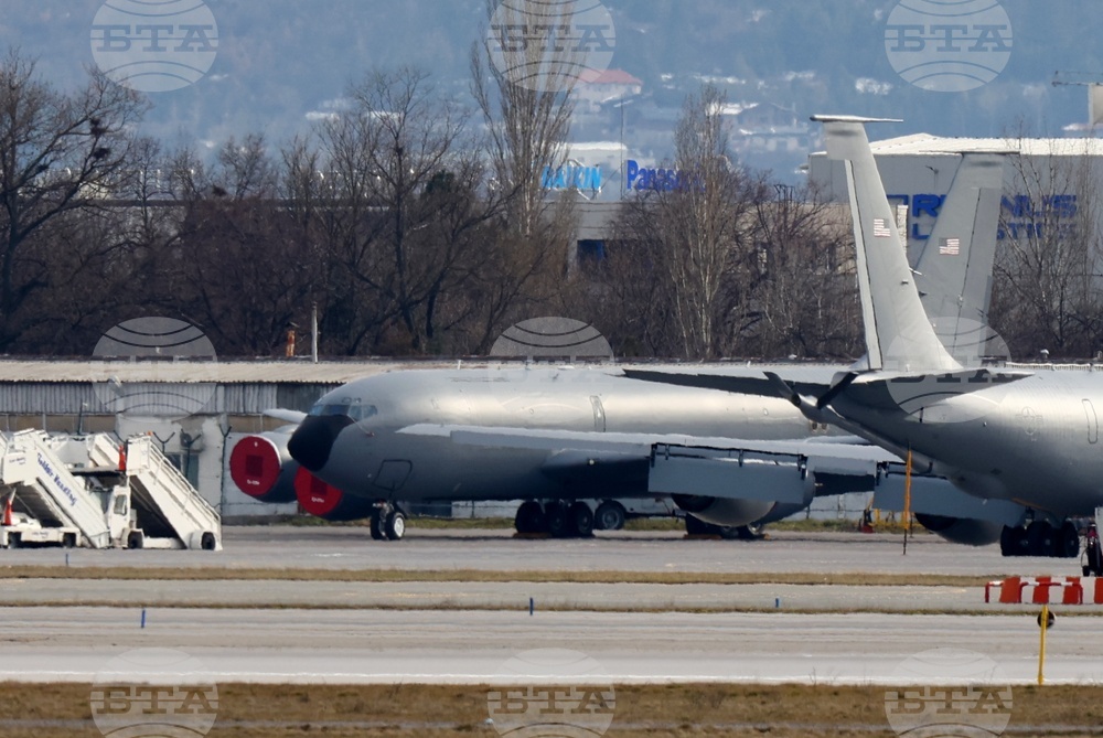 Летище „Васил Левски“ - самолети на САЩ