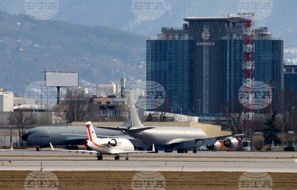 Летище „Васил Левски“ - самолети на САЩ