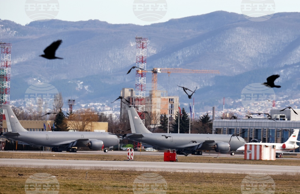 Летище „Васил Левски“ - самолети на САЩ