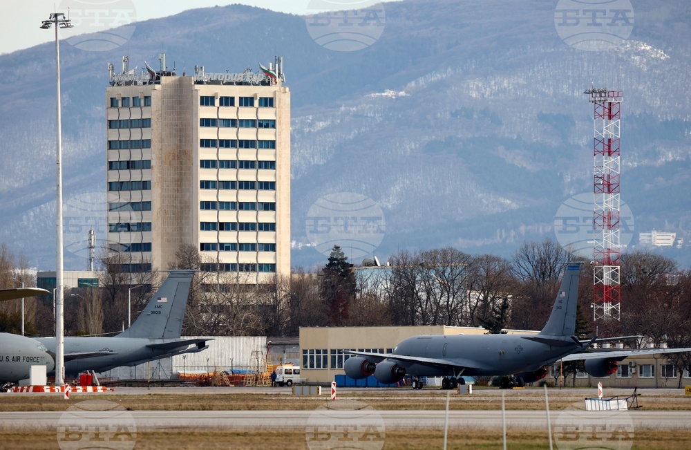 Летище „Васил Левски“ - самолети на САЩ