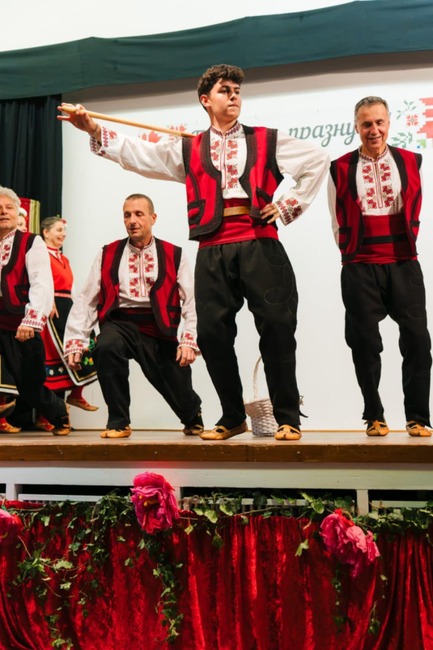 Калоян Истатков от Фолклорната група „Ентусиасти“ в Бад Нойенар е сред избраните, които ще учат танца „Гроздана“ с ансамбъл „Тракия“