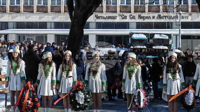 Жителите на Кубрат се поклониха пред паметта на Васил Левски