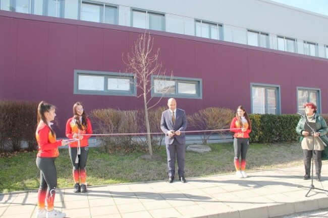 Фотоволтаични централи за собствено потребление са изградени на спортни обекти по проект „Енергийно обновяване на публичен сграден фонд за спорт в община Свиленград"