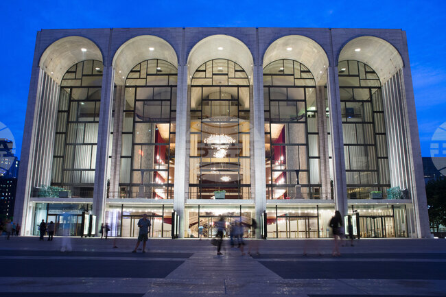 Пет премиери ще представи „Метрополитън“ опера през следващия сезон, Соня Йончева ще пее в „Медея“ на Керубини