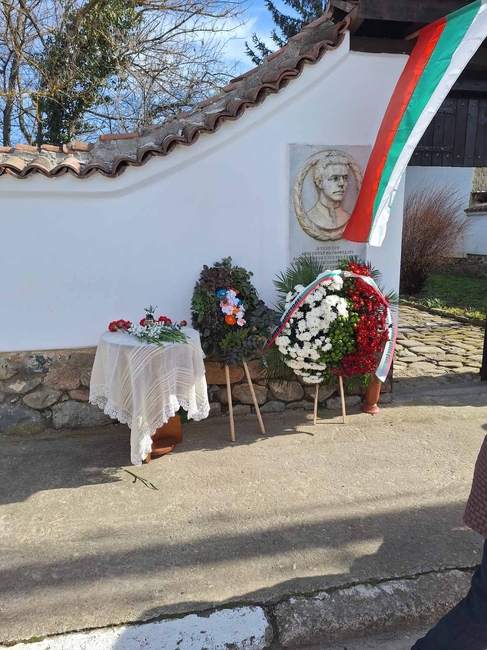 С поднасяне на венци и цветя в Джанановата къща в павелбанското село Габарево почетоха паметта на Васил Левски