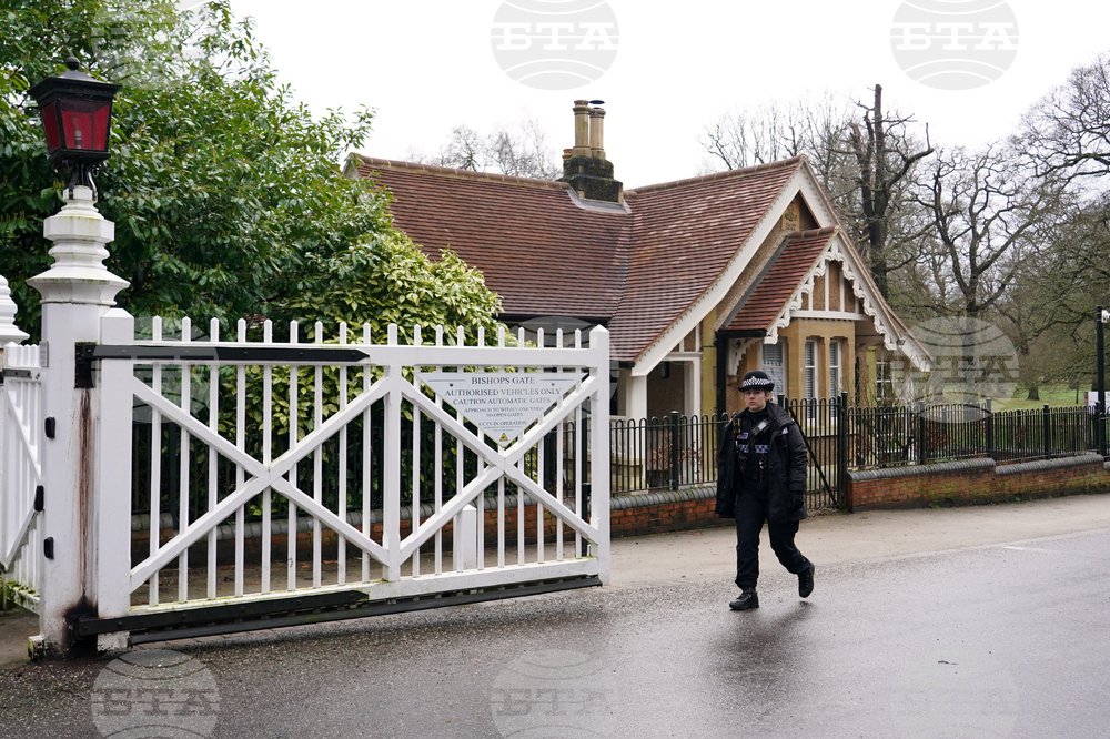 Братът на британския крал Чарлз Трети - Андрю, бе арестуван и освободен, като остава разследван, а бившият му дом още се претърсва