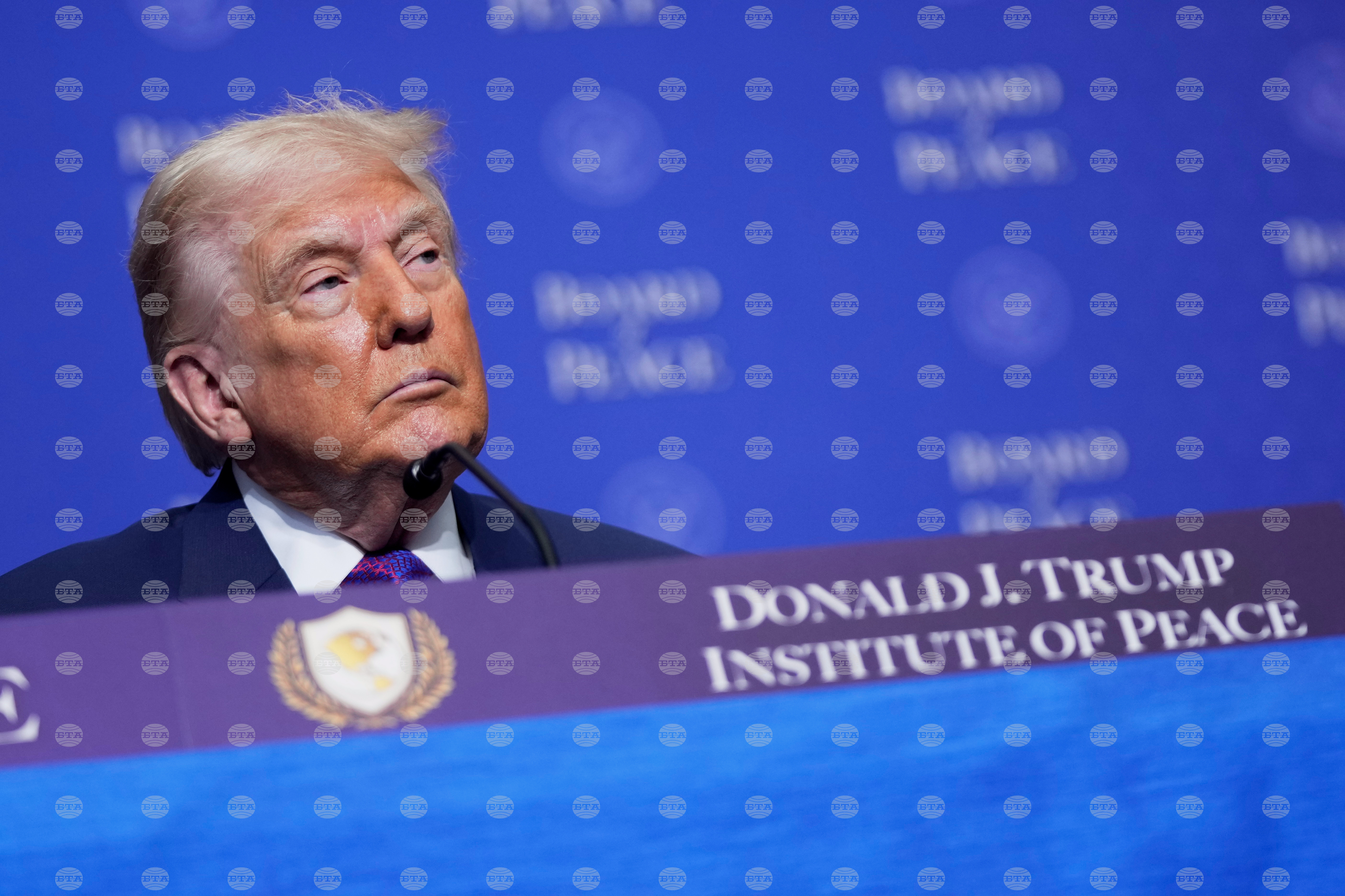 Съветът за мир на Тръмп се сблъсква с недостиг на средства, което забавя плана за възстановяване на ивицата Газа, съобщи Ройтерс